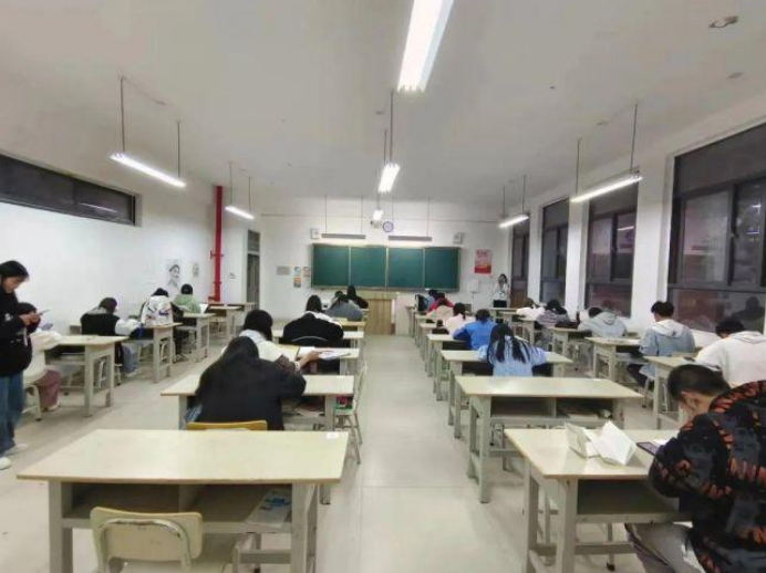 信息工程系開(kāi)展繪畫(huà)比賽初賽
