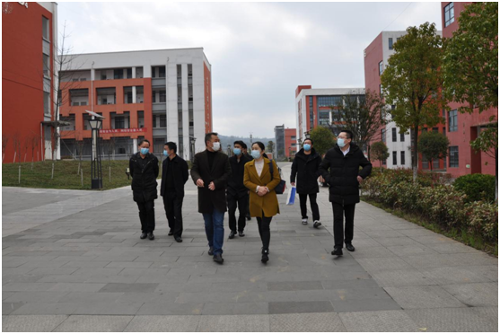 浙江省平湖市領(lǐng)導(dǎo)、企業(yè)家  赴畢節(jié)工業(yè)職業(yè)技術(shù)學(xué)院進(jìn)行交流座談