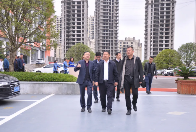 市委常委、市政府常務(wù)副市長周仕飛赴畢節(jié)工業(yè)職業(yè)技術(shù)學(xué)院調(diào)研