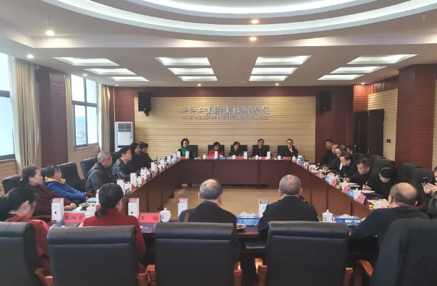 情系桑榆重晚晴 尊師敬老暖人心  學(xué)院召開離退休領(lǐng)導(dǎo)、教師座談會