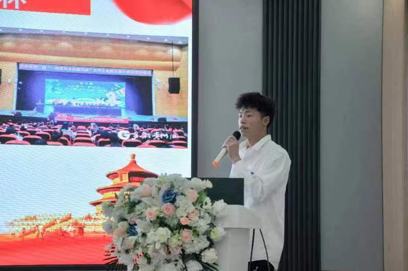 2021-2022學(xué)年國家獎學(xué)金獲得者個人事跡專欄第一期——黃杏、譚程慧