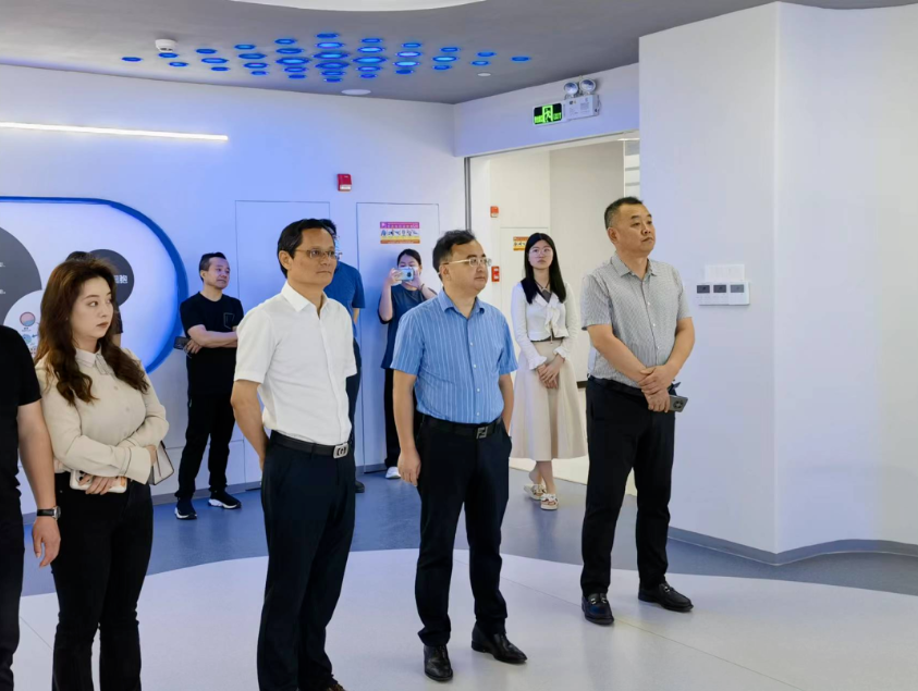 李涌、邱國援率隊(duì)到廣東省企業(yè)、院?？疾鞂W(xué)習(xí)